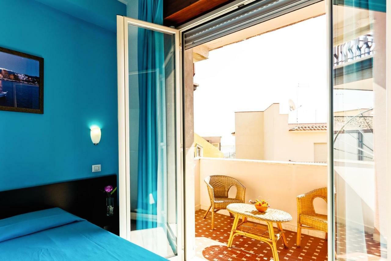 Seaview Terrace Sunny Apartment ジャルディーニ・ナクソス エクステリア 写真
